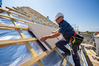 Installation d'une isolation de toiture par l'extérieur (sarking)